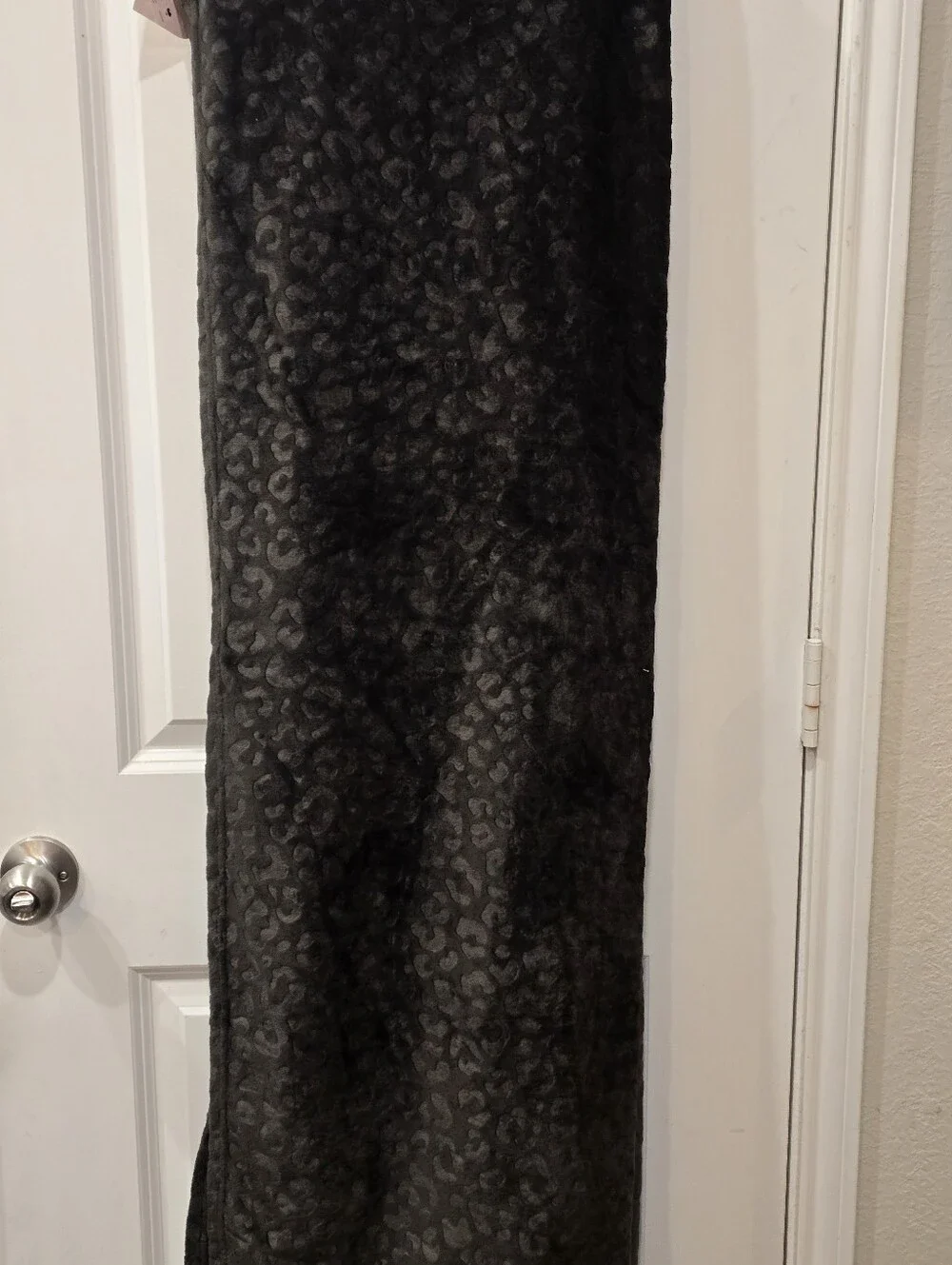 Betsey Johnson Leopord Print Plush Twin Throw Blanket- Black